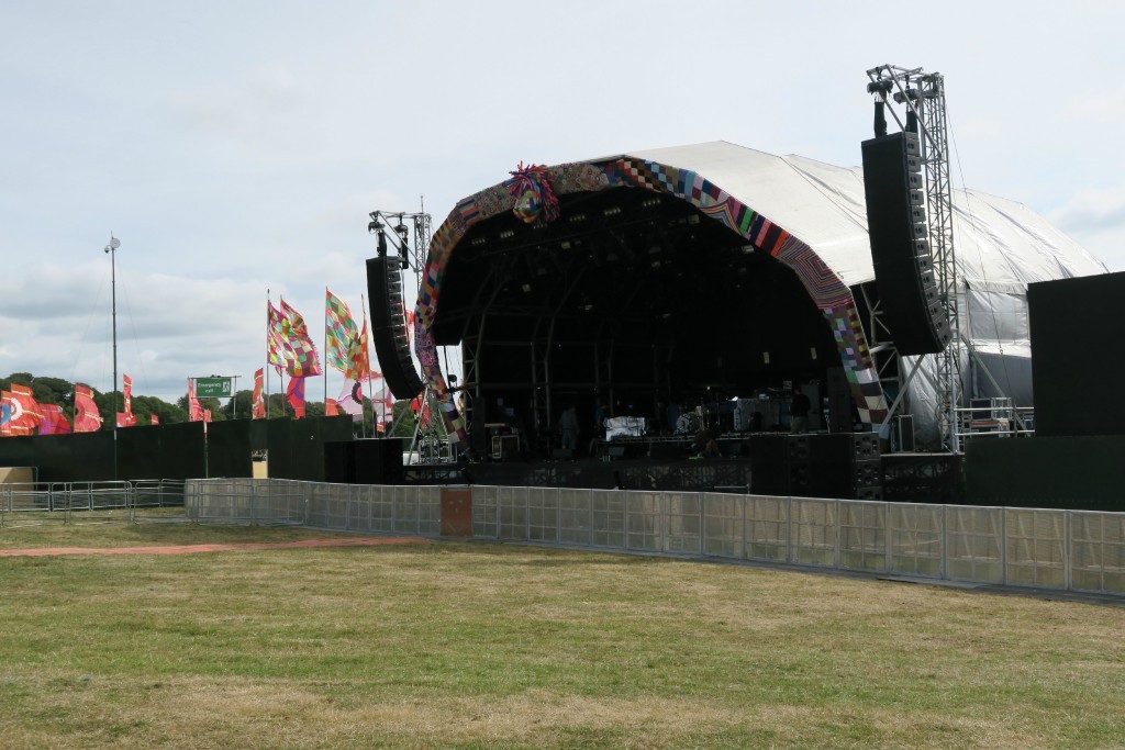 camp-bestival-castle-stage