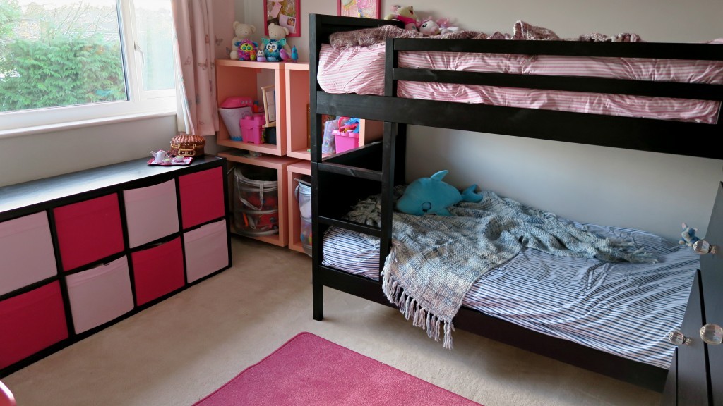 girls-bedroom-pink-bue